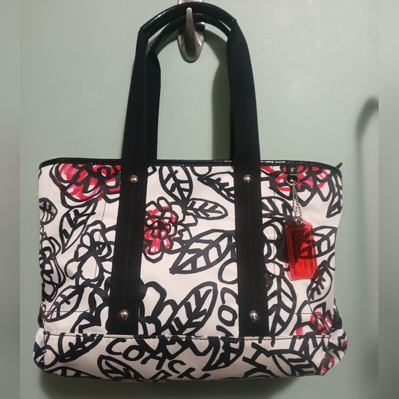 EUC Coach Poppy Daisy Graffiti Tote COA - Picture 1 of 14